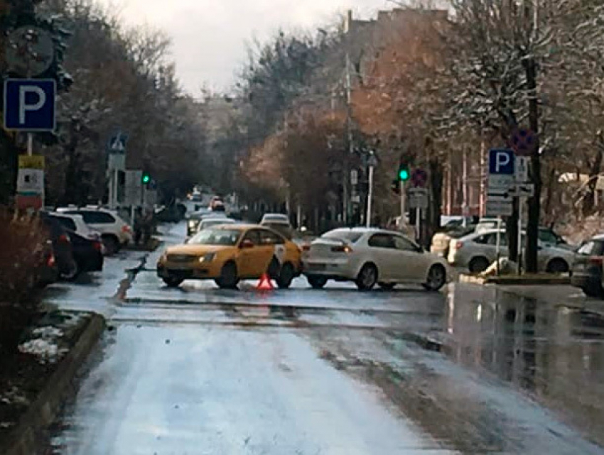 Комичное ДТП остановило движение в центре Ставрополя