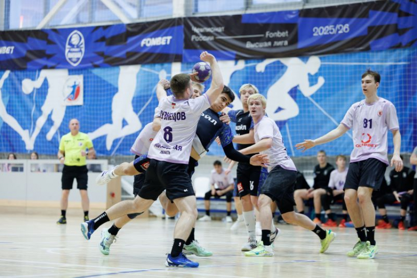 Уступили «медвежатам», огорчили омичей: гандболисты «Виктора-СУОР» неровно сыграли в Ставрополе 