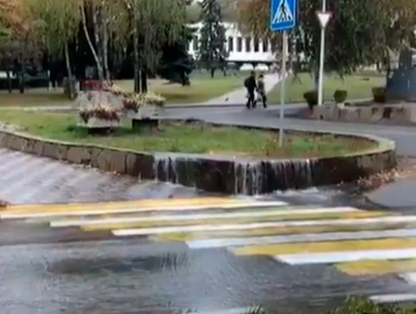 Водяной потоп в центре города Пятигорска попал на видео