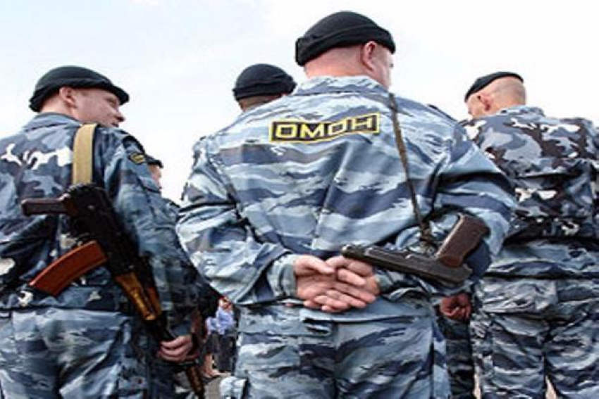 ОМОН предотвратил нападение трех дебоширов на полицейского на АЗС Ставрополья
