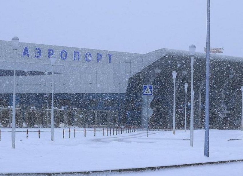 В аэропорту Минеральных Вод задерживаются рейсы из-за сильного снегопада