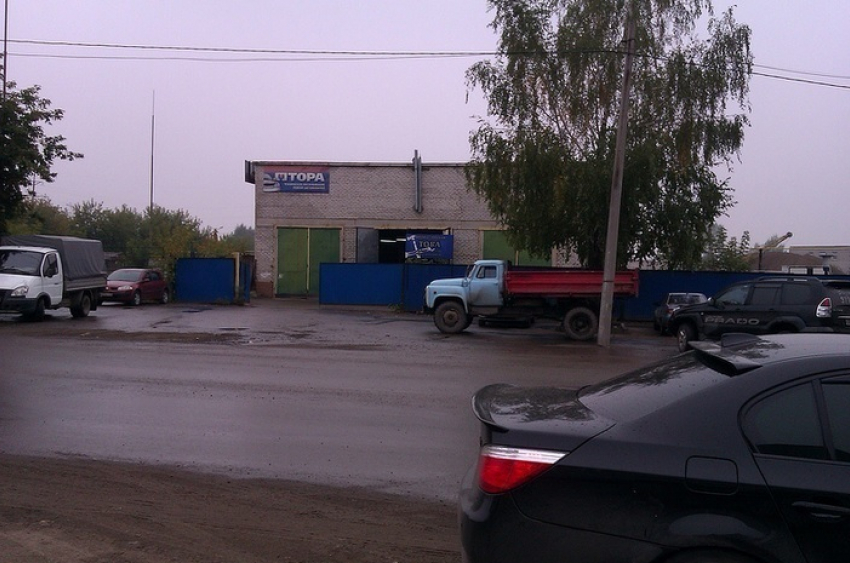 На КМВ работник автосервиса угнал машину у клиентки