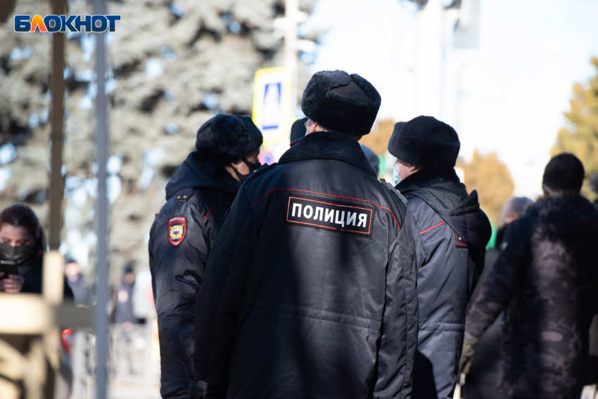 Выпущенный кулак в челюсть полицейского обошелся ставропольчанке в 45 тысяч рублей