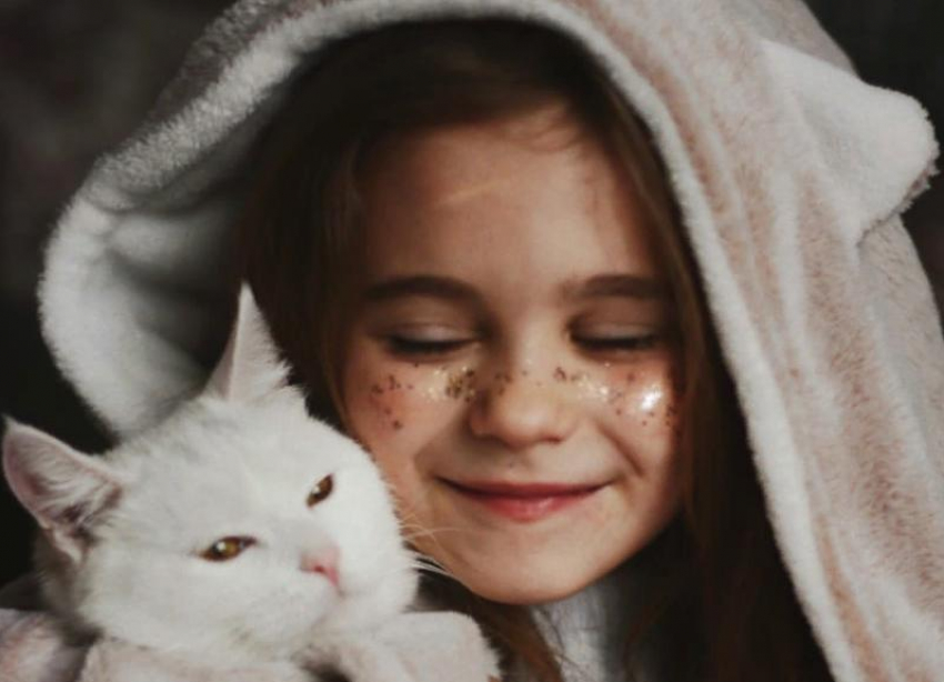 «Из белого котенка — в кошку-принцессу»: история Кати и ее питомца Евы