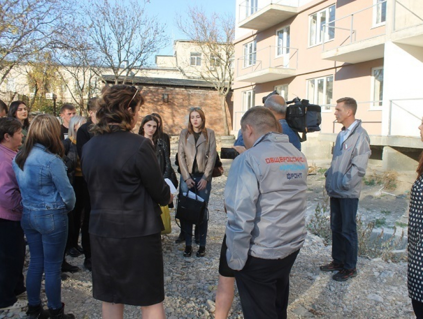 "Бездушие чиновников поражает": многострадальное жилье для сирот в Пятигорске снова не сдадут в срок