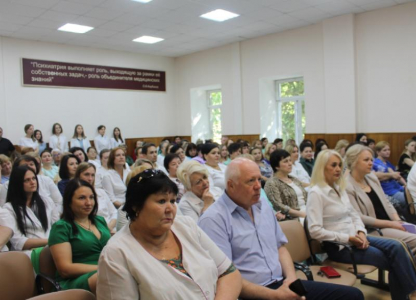 Врачей психиатрической больницы в Ставрополе одарили россыпью наград 
