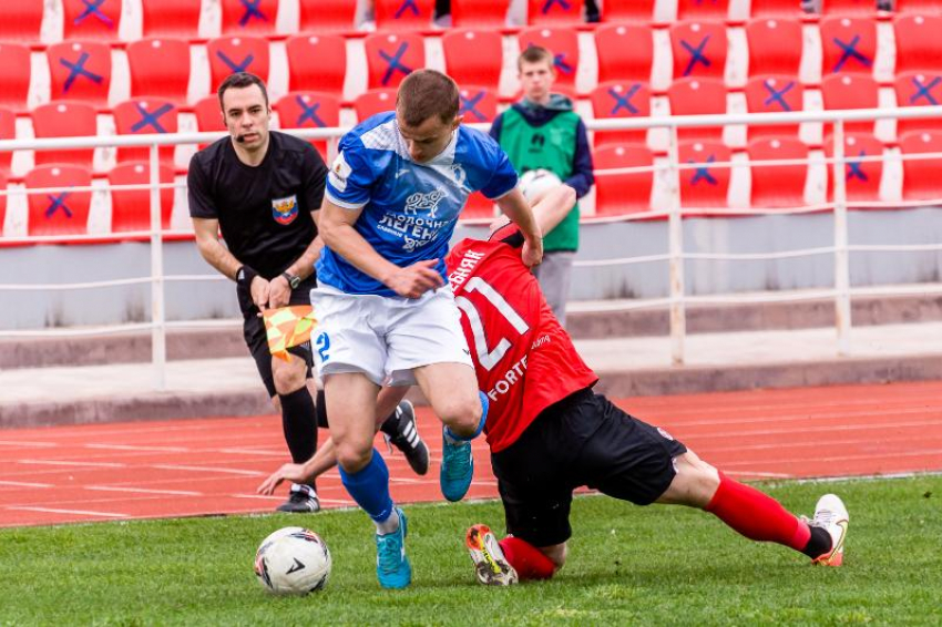 Гостеприимные хозяева: перенесенные матчи футбольного чемпионата края закончились победами визитеров