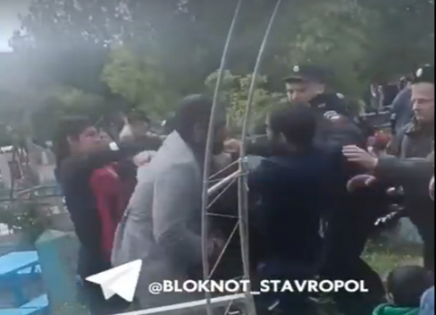 Дело устроивших дебош на кладбище и избивших полицейских цыган отправлено в суд на Ставрополье