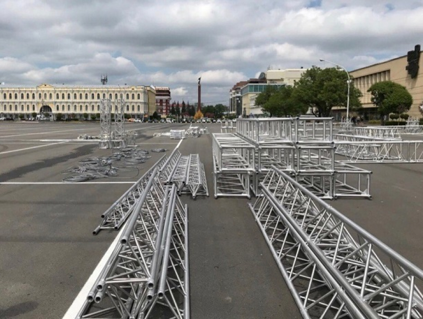 Огромную сцену установят на площади Ленина в Ставрополе 