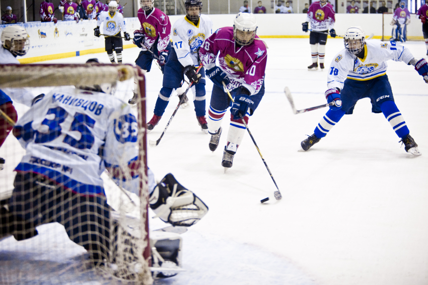 Хоккейные «гладиаторы» разобрались с «титанами»: в Ставропольской зоне НХЛ сменился лидер 