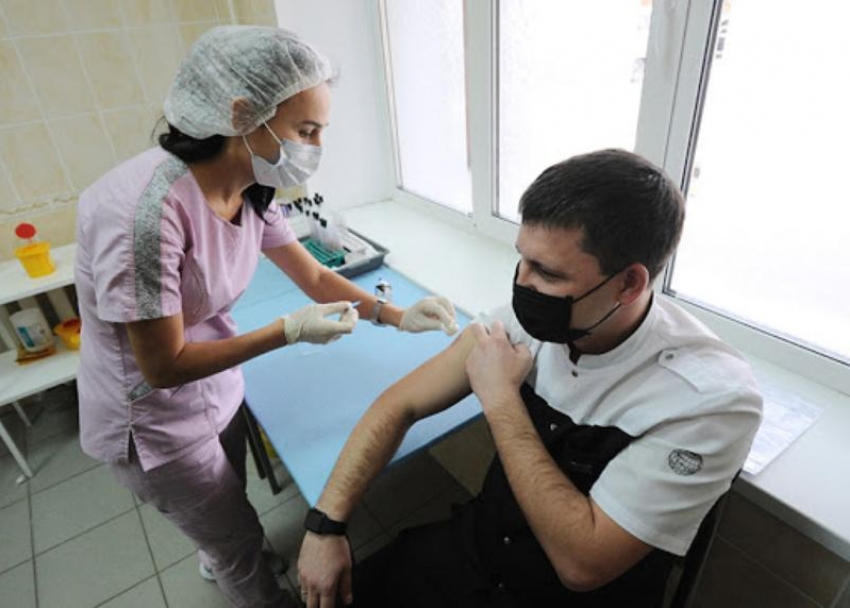 Почти 22 тысячи пожилых ставропольцев получили прививку от коронавируса
