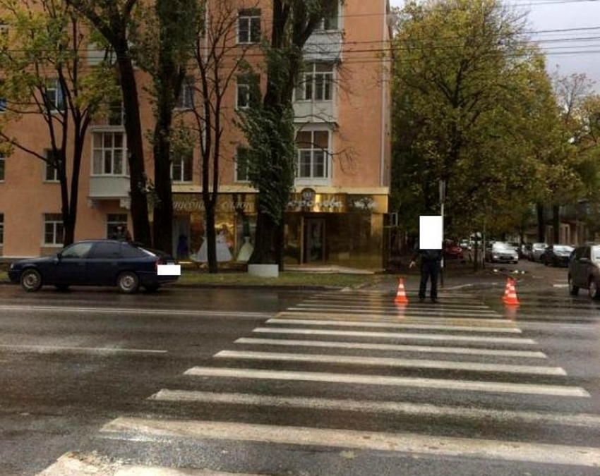 20-летняя девушка сломала нос после попадания под «Опель» на пешеходном переходе в Ставрополе