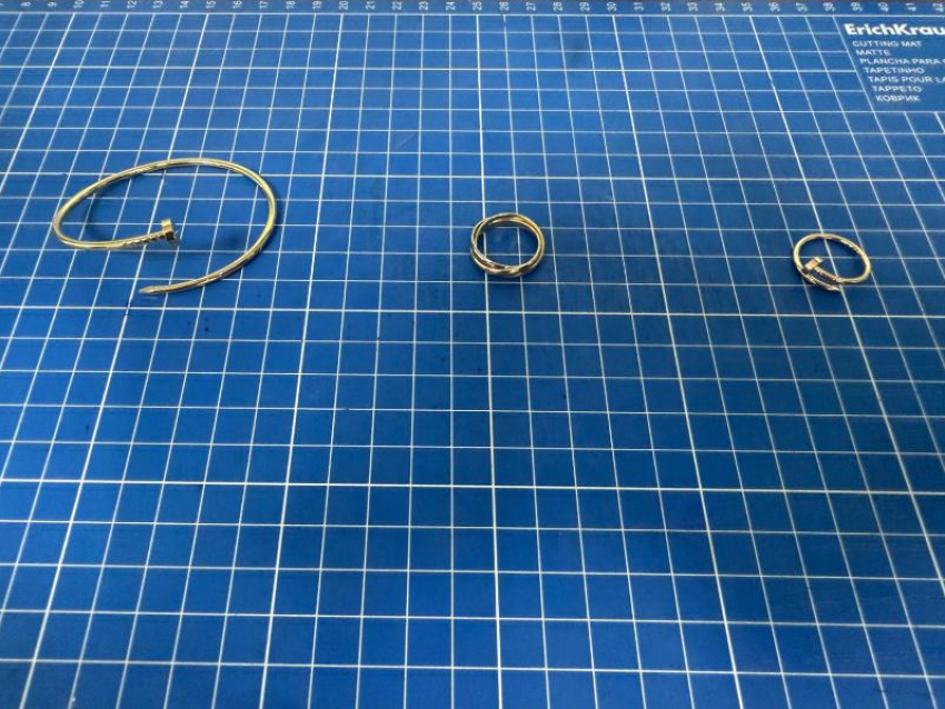 Похожие на Cartier нелегальные украшения на полмиллиона рублей нашли у пассажира минераловодские таможенники