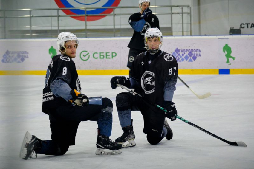 «Моряки» и «титаны» едут в Сочи: в краевой НХЛ определились победители в двух дивизионах