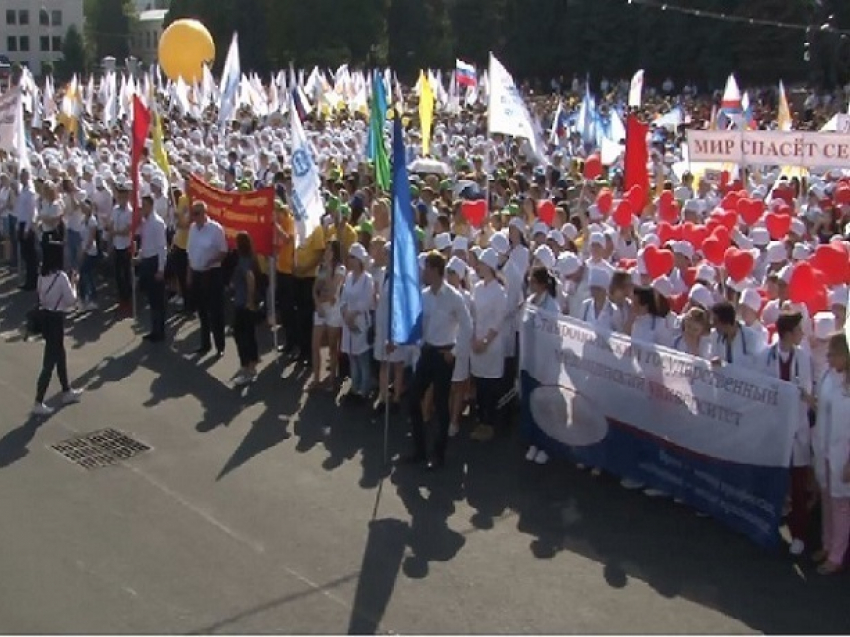 Парад студенчества стартовал на площади Ленина в Ставрополе