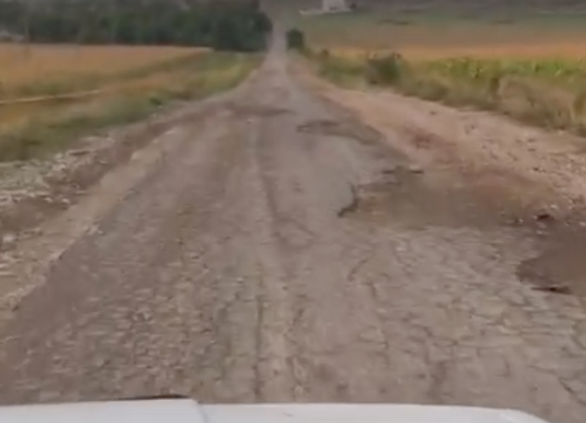 У администрации Минераловодского округа нет денег отремонтировать аварийную сельскую трассу