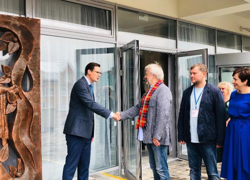 «Не паникуйте! Все будет хорошо!»: звезды устроили флешмоб в поддержку ставропольчан
