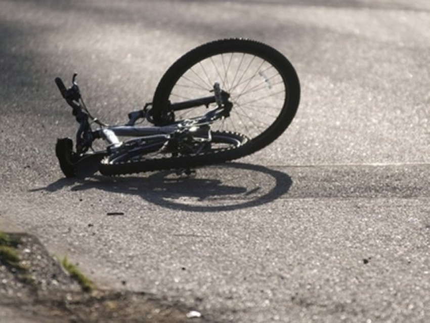 В Невинномысске водитель сбил велосипедиста и скрылся с места ДТП