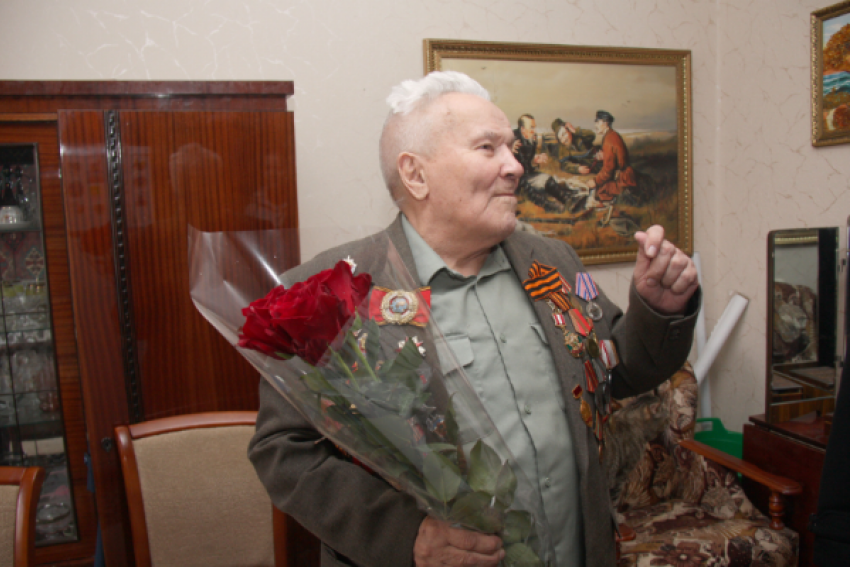 Ветеран ВОВ отпраздновал 90-летний юбилей 8 марта в Ставрополе