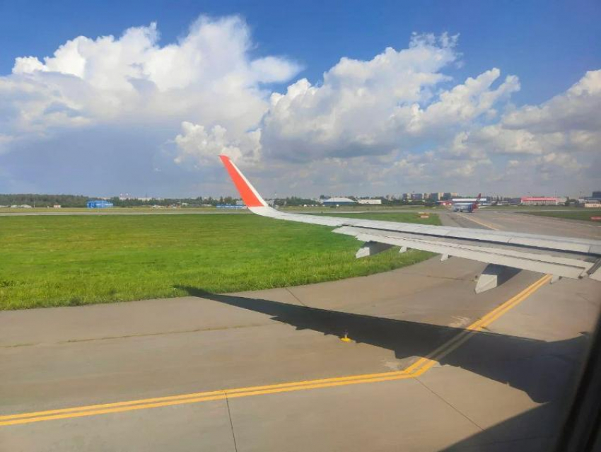 Летевший в Минеральные Воды самолет Azerbaijan Airlines экстренно вернулся в аэропорт Баку 