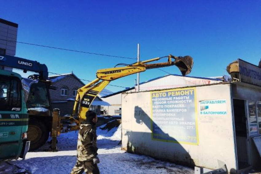 Три незаконных ларька снесли в Пятигорске