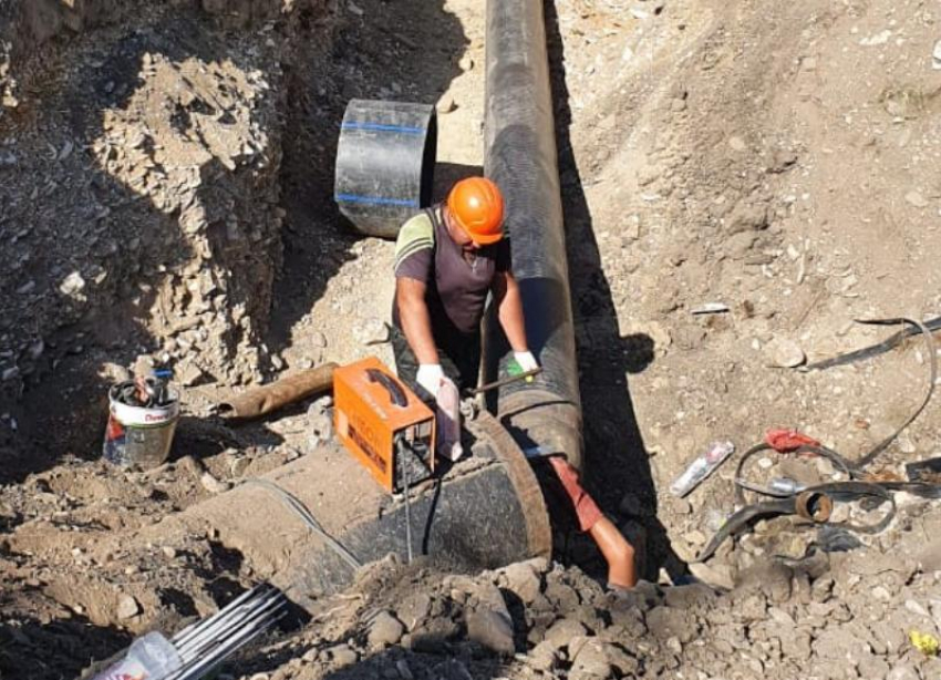 В поселке Белый Уголь выполнено подключение строящегося водовода на станицу Ессентукская