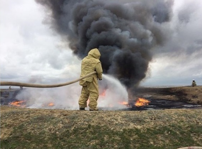 На Ставрополье загорелось нефтехранилище