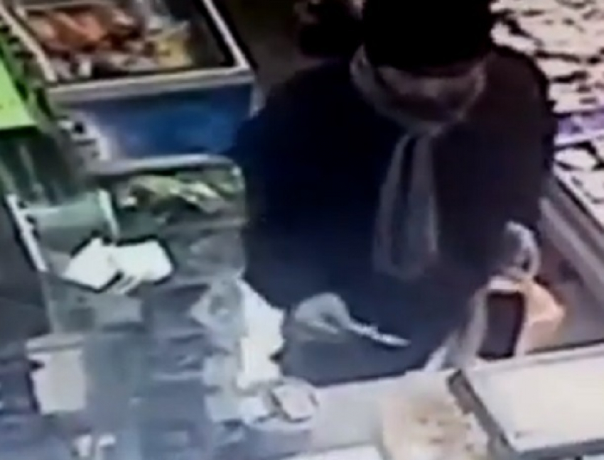 Мужчина украл ящик для пожертвований больным детям в магазине Ставрополя 