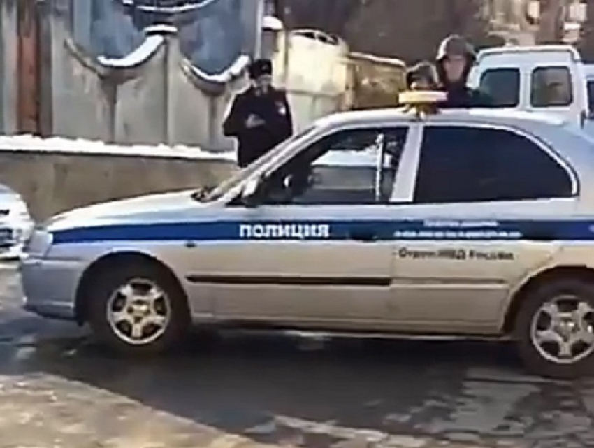 Неизвестный открыл стрельбу по автомобилям в Кисловодске и скрылся 
