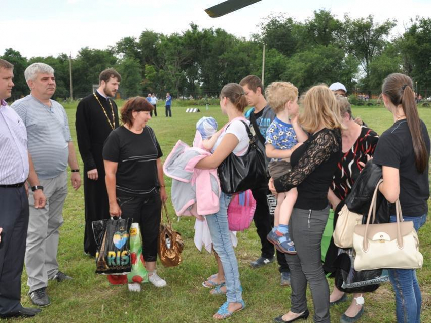11 жителей Украины доставили на Ставрополье из Ростовской области на вертолете МЧС