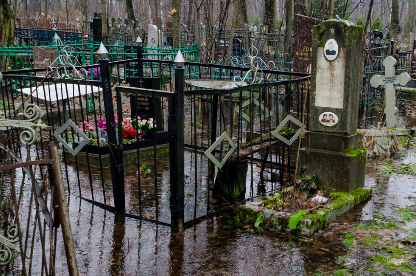 Кладбищу Невинномысска угрожает подтопление из-за мусора в реках