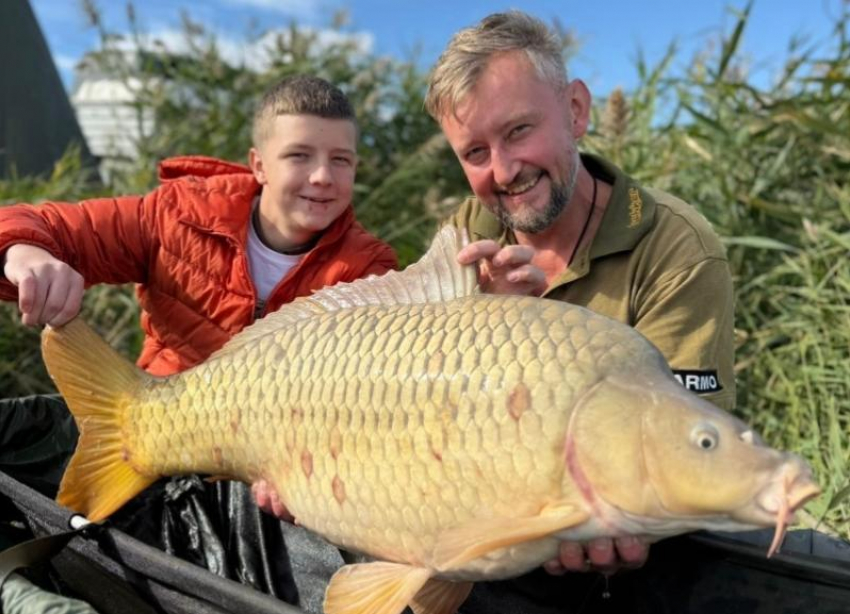 Карпа-гиганта весом 25 кило поймал нейрохирург в Ставропольском крае 