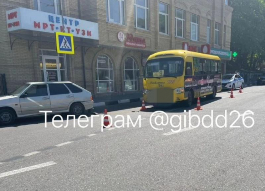 Автобус с пассажирами попал в аварию в Кисловодске