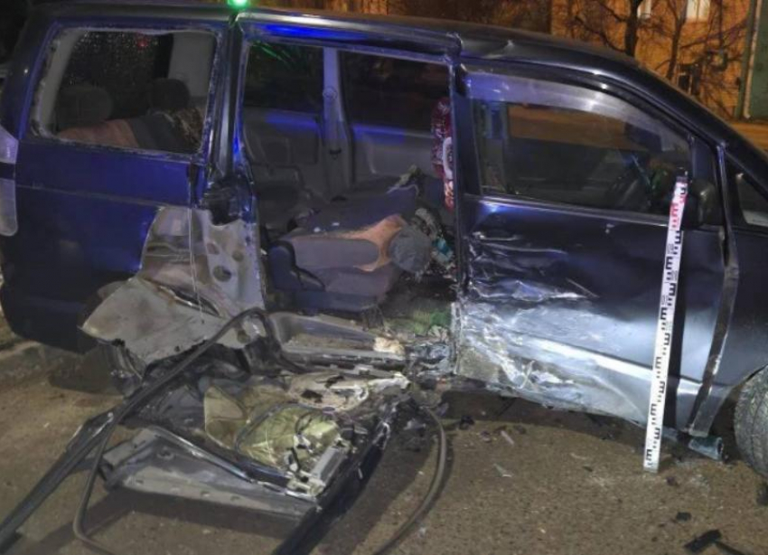 Четыре человека госпитализированы после аварии в центре Ставрополя