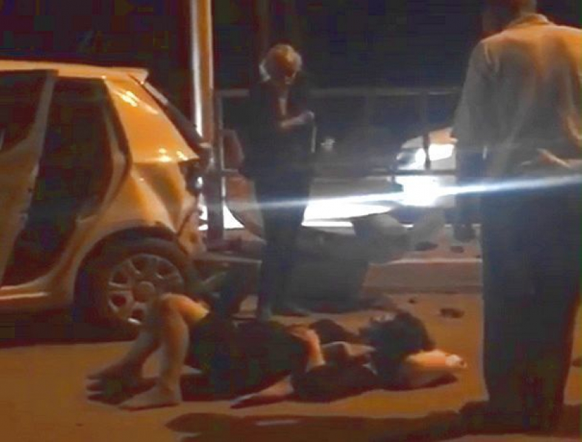  Первые минуты после громкого столкновения «Шкоды» и «Приоры» с пострадавшими попали на видео в Ставропольском крае