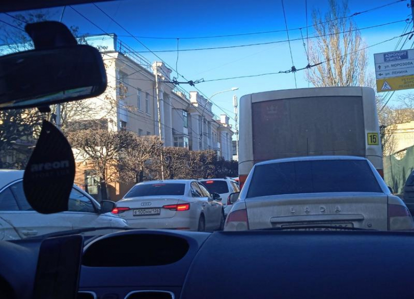 8-балльные пробки сковали все районы Ставрополя