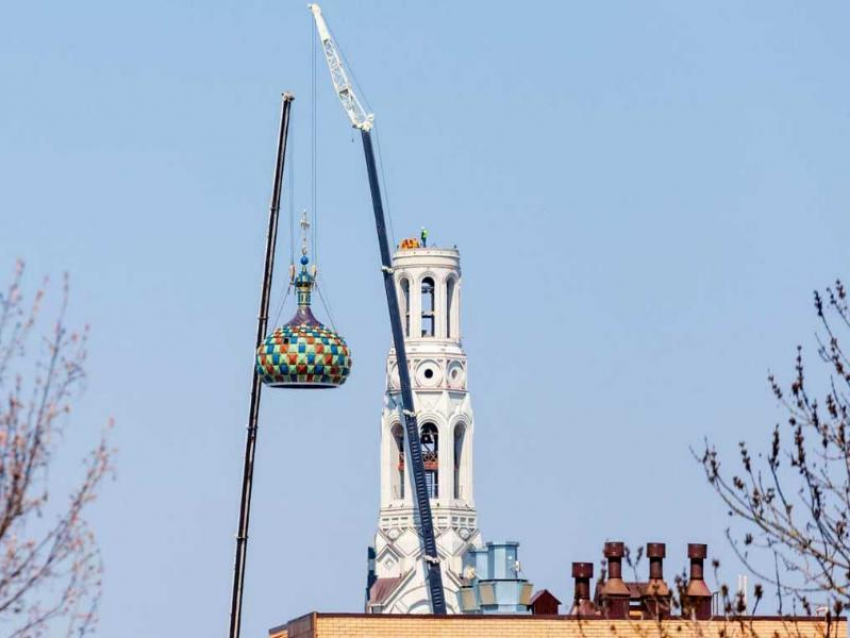 В Ставрополе на колокольню Казанского собора возвели купол 