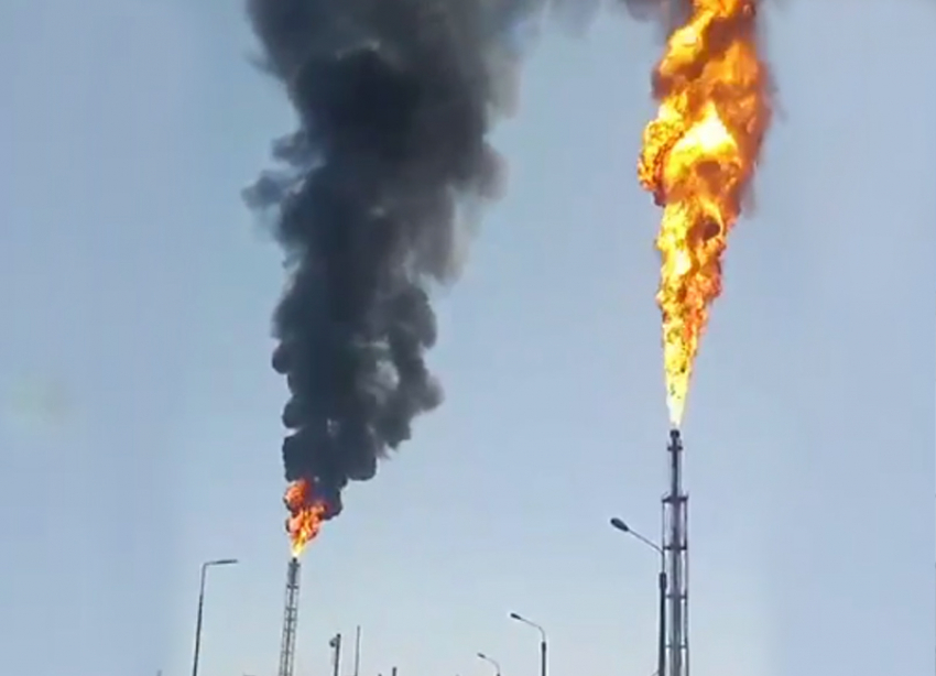 В администрации Буденновска попросили жителей не паниковать из-за огня из труб завода «Ставрополен» 