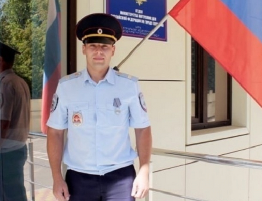 Убивший преступника после тяжелого ранения полицейский получил медаль на Ставрополье