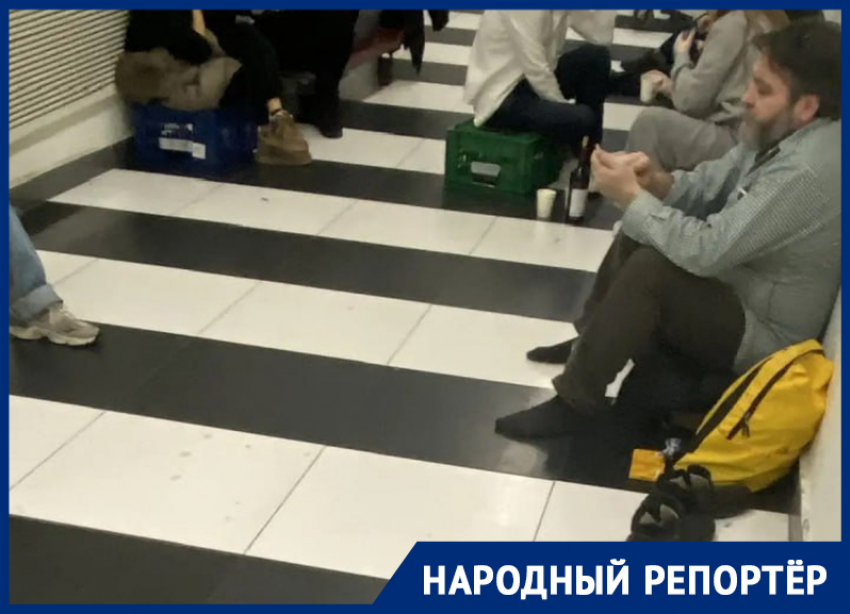 «Спали на полу и ждали багаж до 7 утра»: пассажиры пожаловались на проблемы с авиарейсом из Ставрополя в Москву