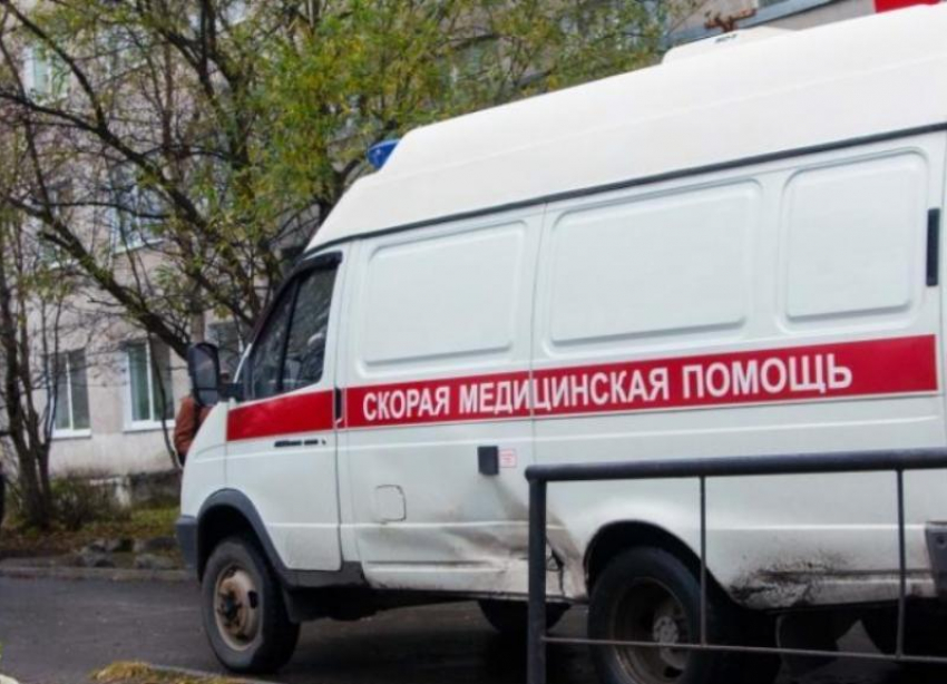 На Ставрополье 16-летняя девочка выпала из окна пятого этажа из-за селфи