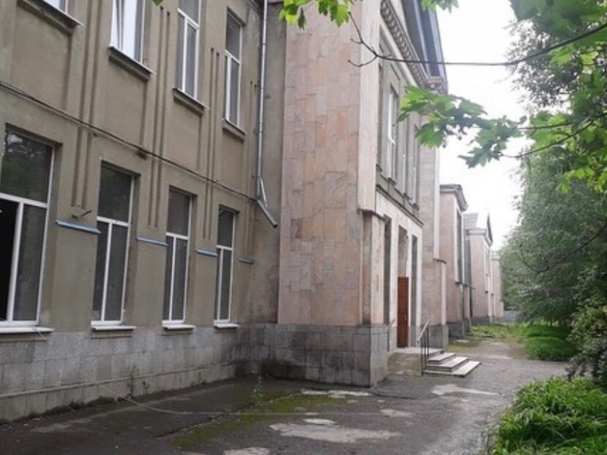 В одной из старейших школ Ставрополья начали капитальный ремонт
