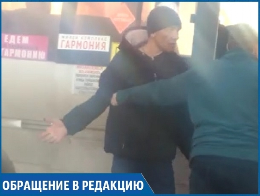 "Мужчина напал с вилкой на пассажиров маршрутки", - жительница Михайловска