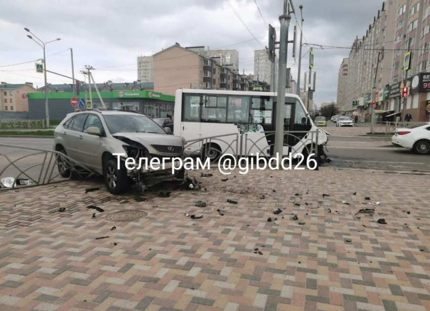 Травму грудной клетки получил водитель в результате столкновения с иномаркой в Ставрополе