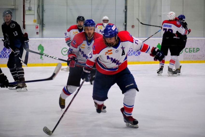 Ледовый экватор позади: в ставропольской Ночной хоккейной лиге подходит время плей-офф
