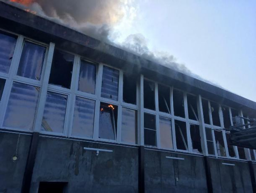 Пожар в цехе по производству шуб локализовали на Ставрополье