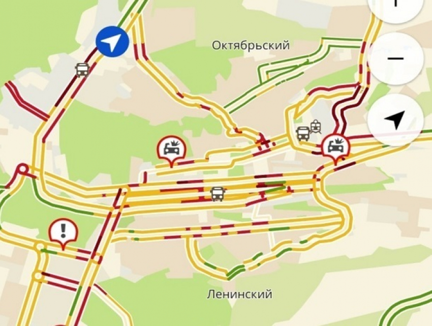 "Пробки 9 баллов": автомобильные заторы парализовали улицы Ставрополя 