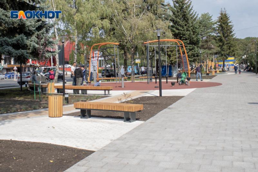 Двое парней избили и покусали стажера полиции возле сквера на 50 лет ВЛКСМ в Ставрополе