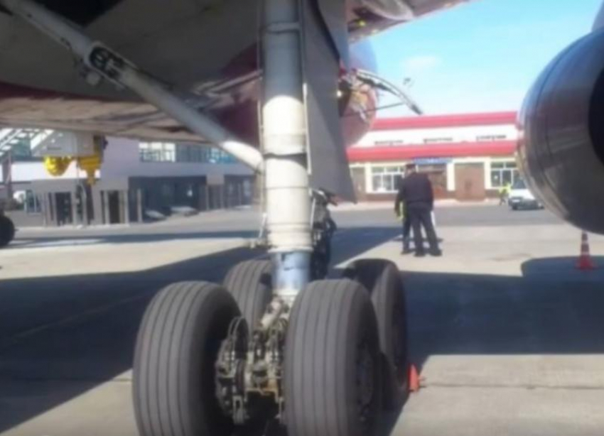 В Минеральных Водах самолет насмерть сбил техника в аэропорту