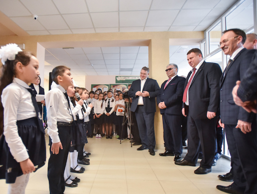 Новая школа, которую строили около десяти лет, открылась на Ставрополье